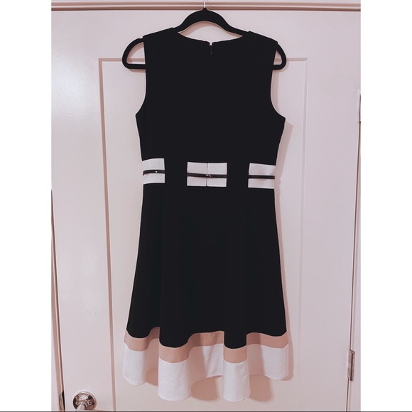 Calvin Klein pleated dress with belted waist - 8 - Picture 2 of 2